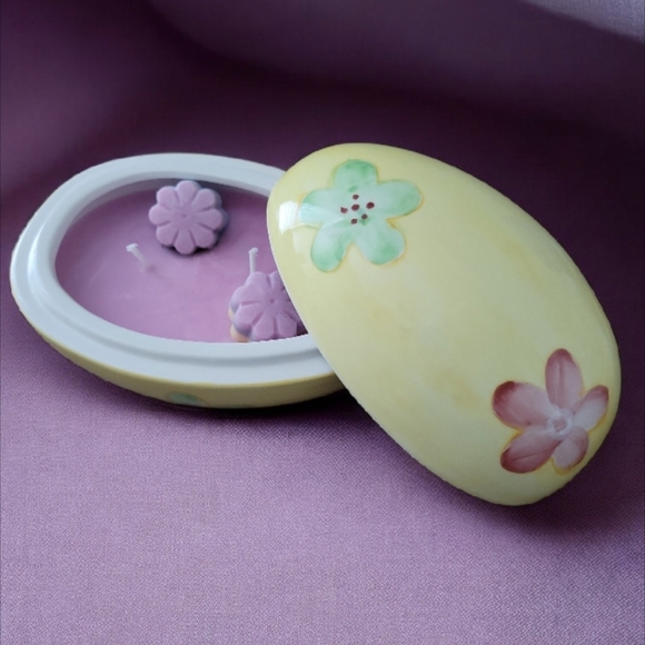 Laveder & Lemongrass Scent Soy Candle in Ceramic Egg - Picture 2 of 4